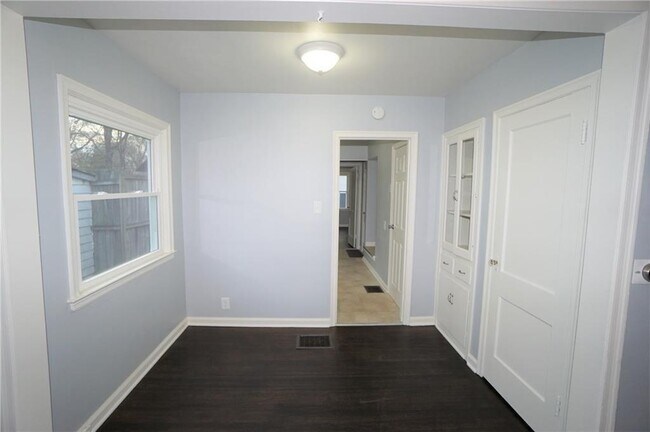 Building Photo - 4842 Hillside Ave