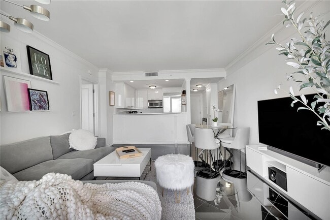 Foto del edificio - 3350 SW 27th Ave