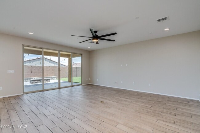 Building Photo - 9813 E Miller Peak Trl