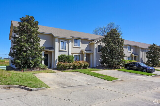 Foto del edificio - Hampton Townhomes