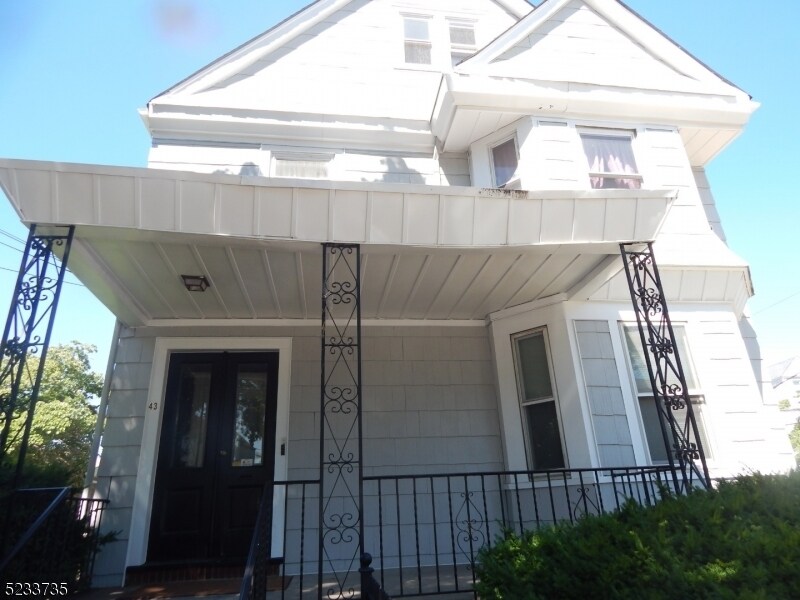 43 S 5th St Unit 3, Harrison, NJ 07029 Room for Rent in Harrison, NJ