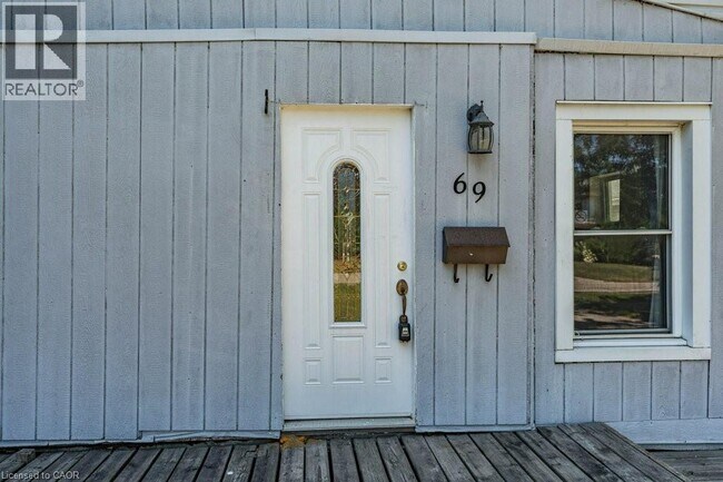 Photo du bâtiment - 69 Teal Ave