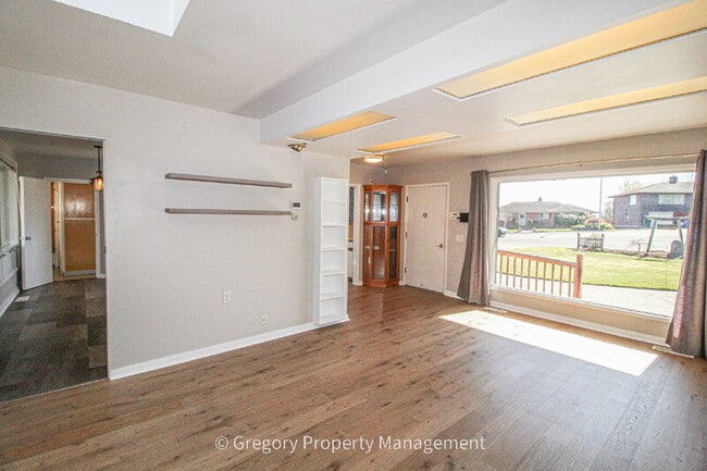 Building Photo - 4418 Colby Ave