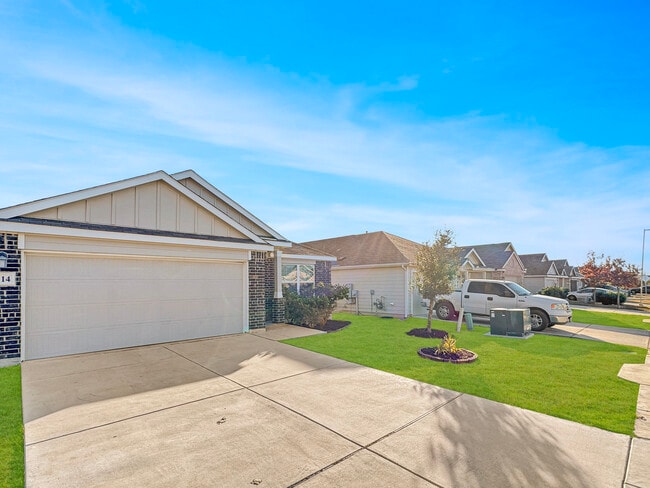 Building Photo - 9714 Marbach Hl