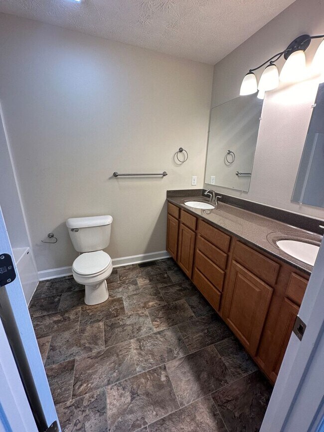 Foto del edificio - Townhouse for Rent in Cedar Point