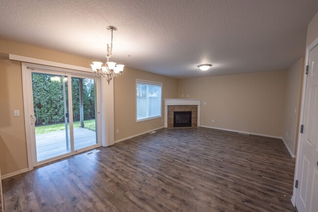 Building Photo - Three bedroom home in Salmon Creek.  Built...