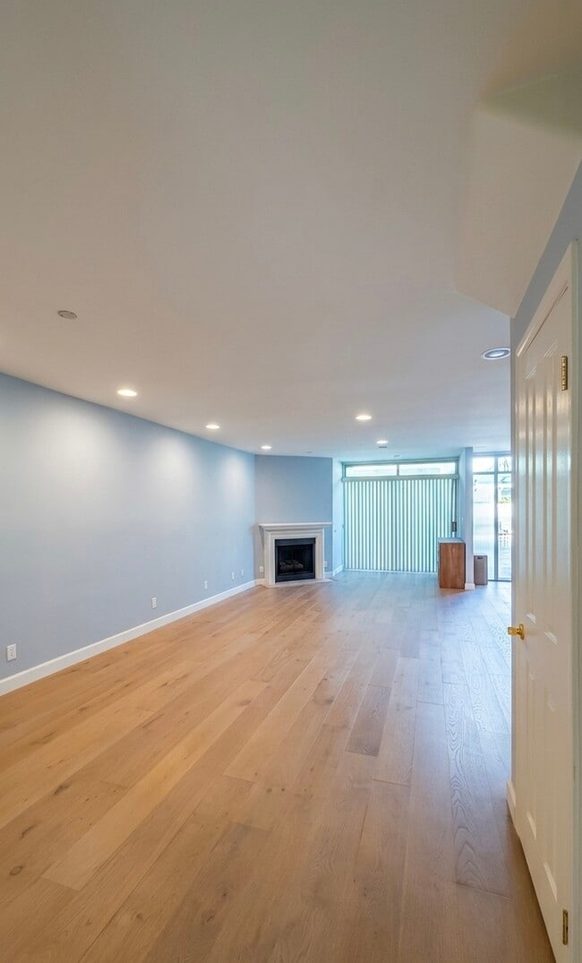 Foto del edificio - 14101 Dickens St
