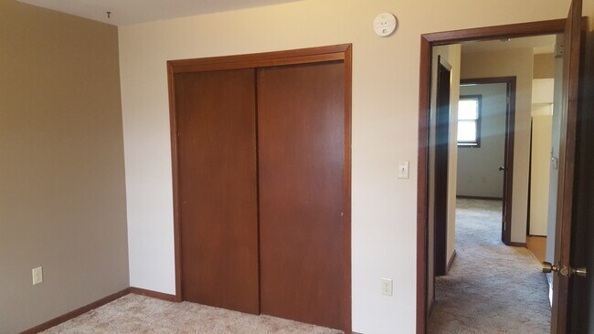 Building Photo - 1505 Starview Dr