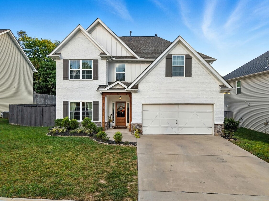 Primary Photo - West Knoxville 37923 - 5 bedroom, 3 bath h...