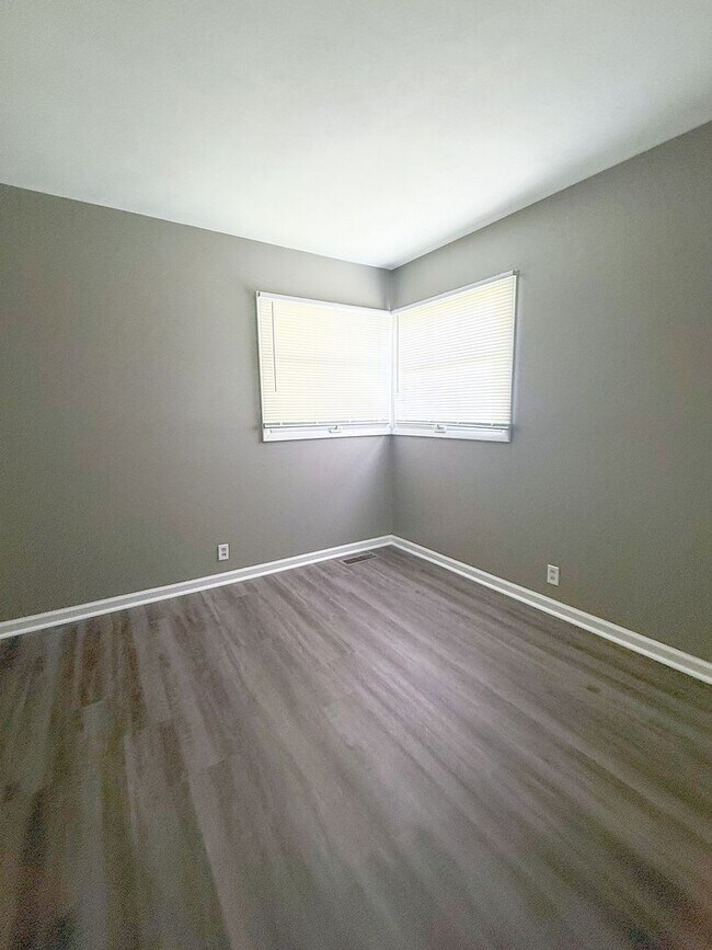 Foto del edificio - 4 bedroom 1.5 bath