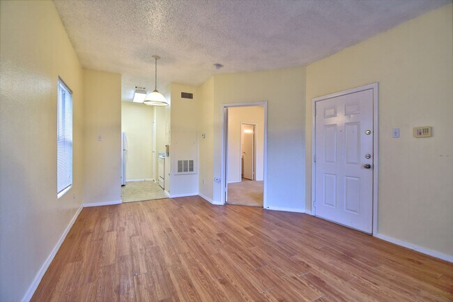 Building Photo - Centrally Located 1 Bed, 1 Bath in Austin