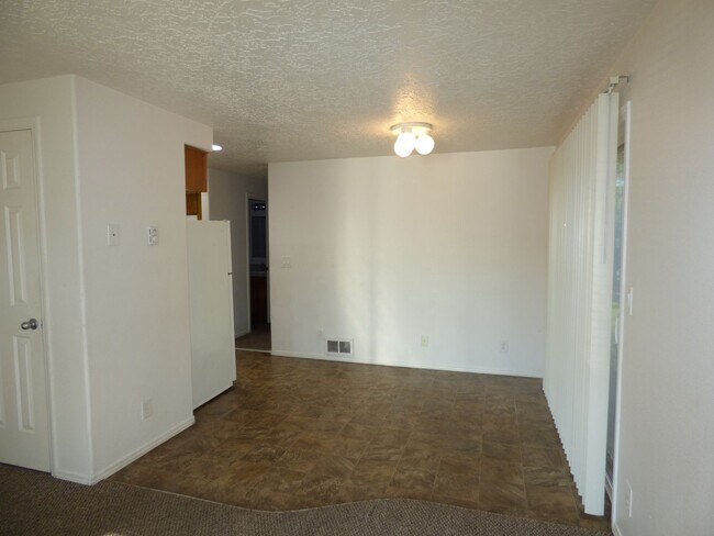 Foto del edificio - 4811-4813-4813 Cougar Ct SE