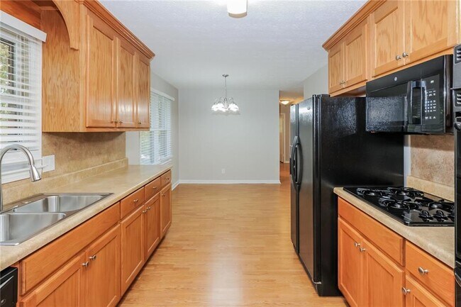 Building Photo - 609 Evergreen Dr