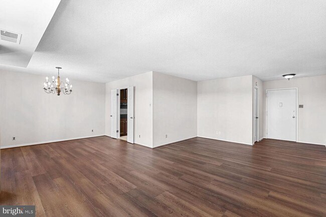 Foto del edificio - 307 Yoakum Pkwy
