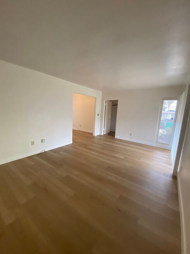 Building Photo - Cute 3 Bedroom 2 bath home located near SD...
