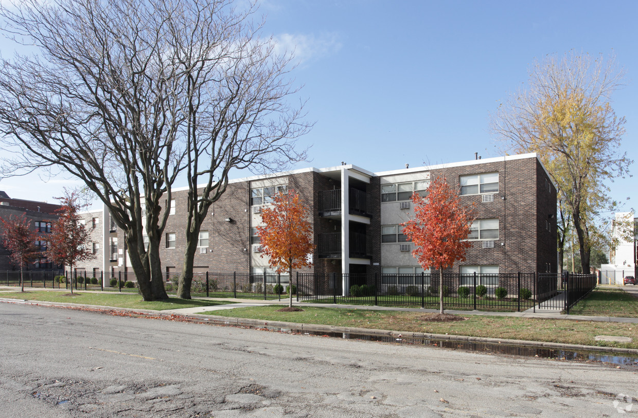 Building Photo - 4002-4014 S Prairie Ave