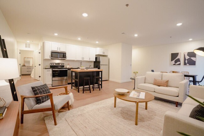 Interior Photo - 476 Taylor Apartments