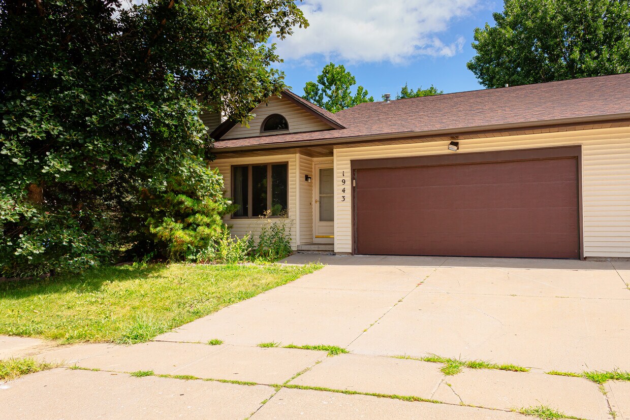 1943 Plaen View Dr, Iowa City, IA 52246 House Rental in Iowa City, IA