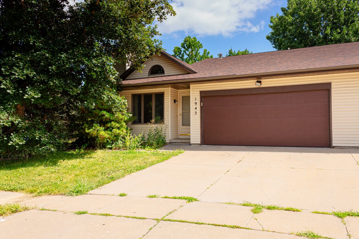1943 Plaen View Dr, Iowa City, IA 52246 House for Rent in Iowa City