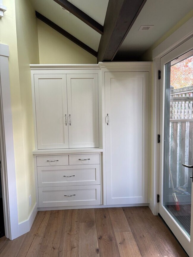 Foto del edificio - 9566 Main St