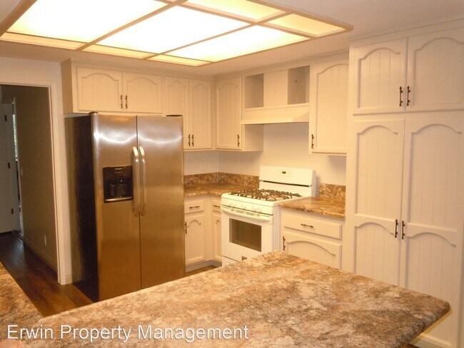 Foto del edificio - 3 br, 2 bath House - 27018 N. Broadway