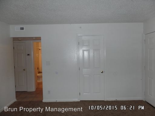 Building Photo - 430 E Red Bud Rd