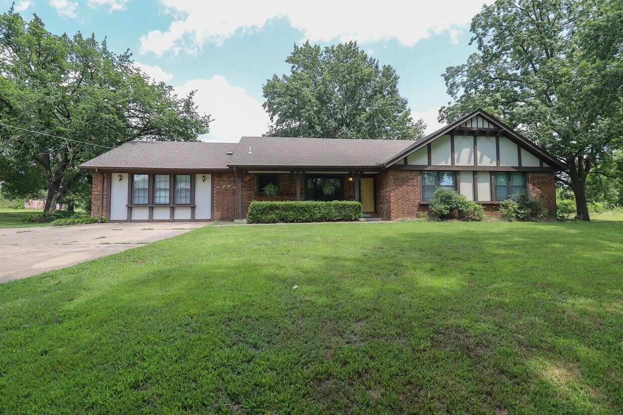 Primary Photo - Gorgeous 3 Bedroom Remodel, Jenks Schools,...