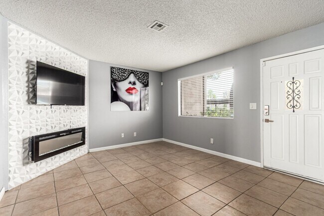 Foto del edificio - Remodeled 2 bedroom unit just minutes from...