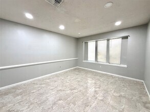 Building Photo - 9002 Sabastian Dr