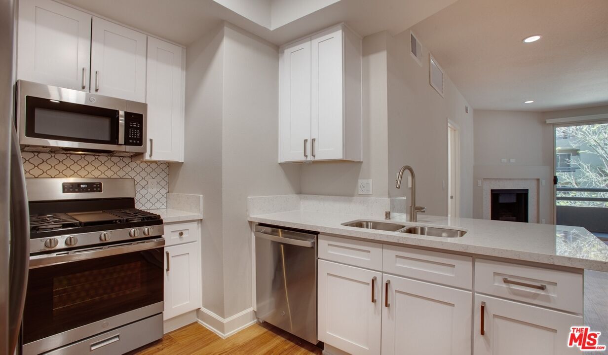 Primary Photo - 1415 Peg Pl
