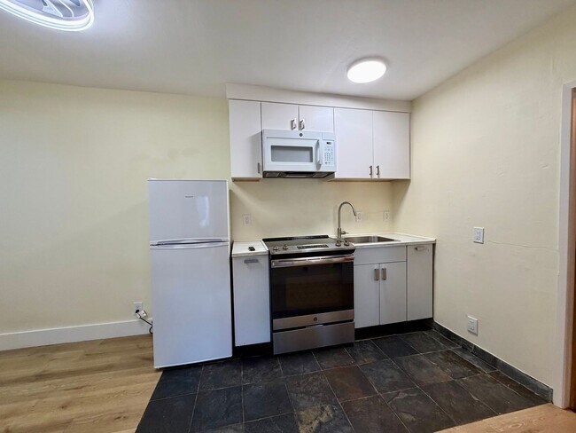 Foto del edificio - Newly Updated Detached Studio w/Private Deck in Prime Castro Location