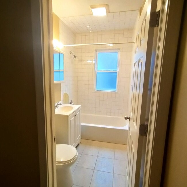 Building Photo - 7645 S Throop St