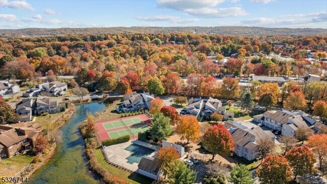 Foto del edificio - 51 Drake Ln