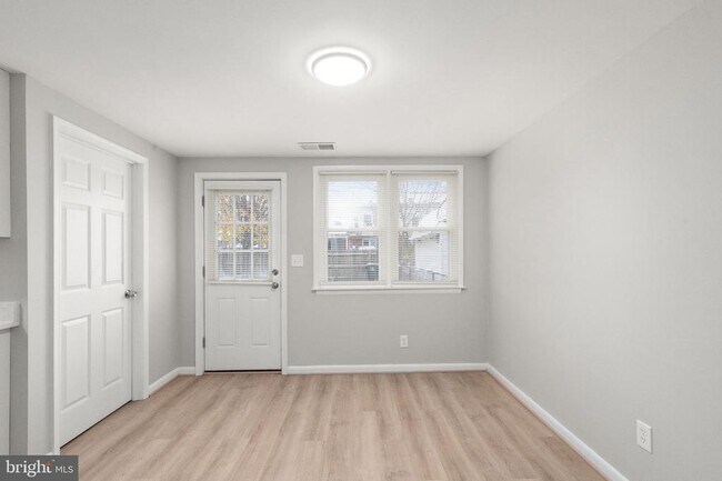 Foto del edificio - 2015 Dineen Dr