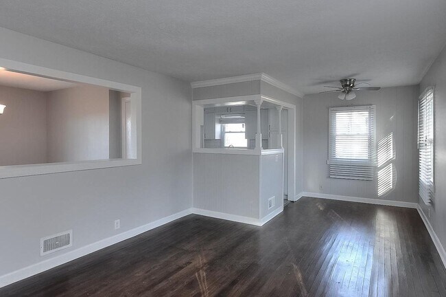 Foto del edificio - Spacious Three Bedroom!