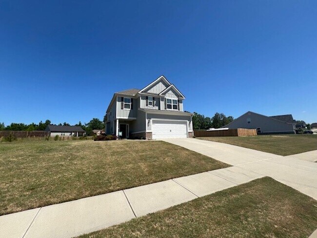 Foto del edificio - 4 Bedroom, 2.5 Bath Right off Exit 175
