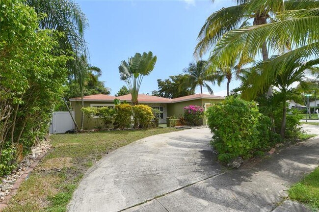 Foto del edificio - 5385 SW 8th Ct