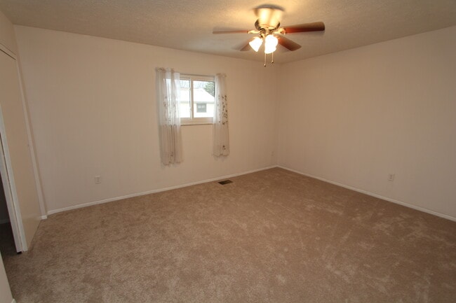 Building Photo - 3242 Summerdale Ln