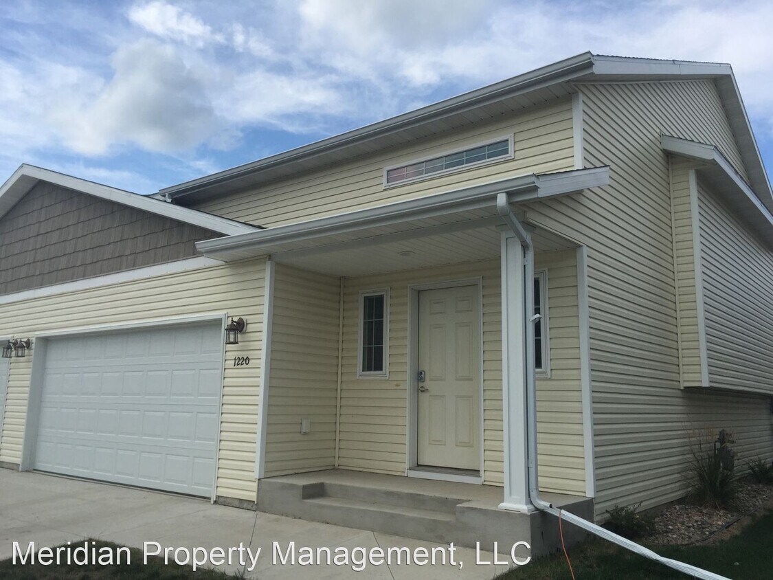 1220 S Beach Way, West Fargo, ND 58078 House Rental in West Fargo, ND