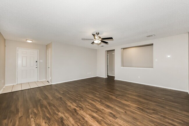 Foto del edificio - 249 Heritage Dr