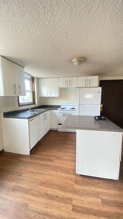 Primary Photo - 318 5th St SE