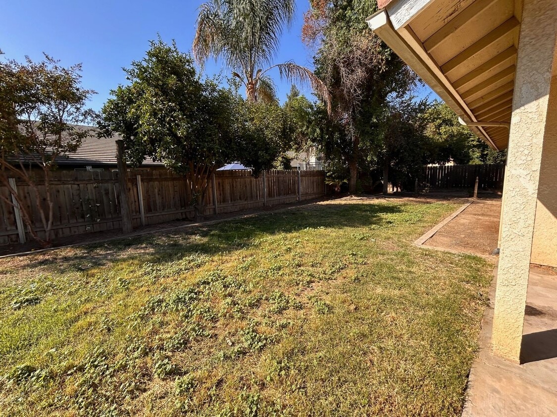 Building Photo - Nice home for rent in Visalia