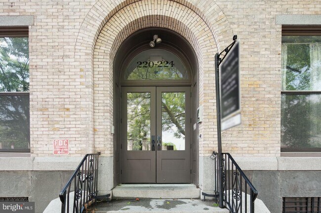 Building Photo - 220-24 S 3rd Street Unit 102