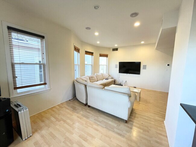 Foto del edificio - 7 Iroquois St