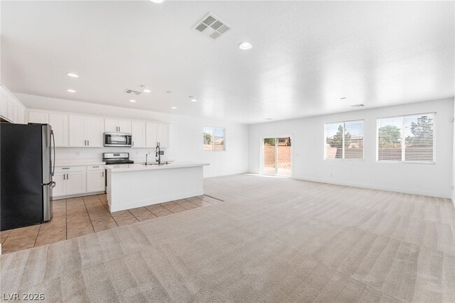 Building Photo - 1002 Solemn Cactus Ave
