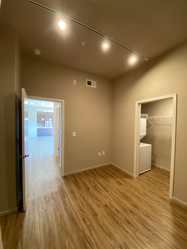 Building Photo - Nico