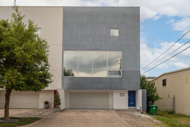 Building Photo - 712 Parker St