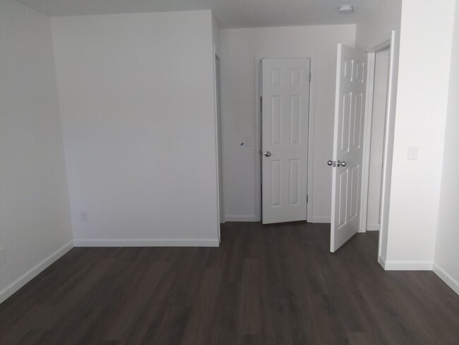 Building Photo - 2 bed 2 bath, Great location off 2nd and S...