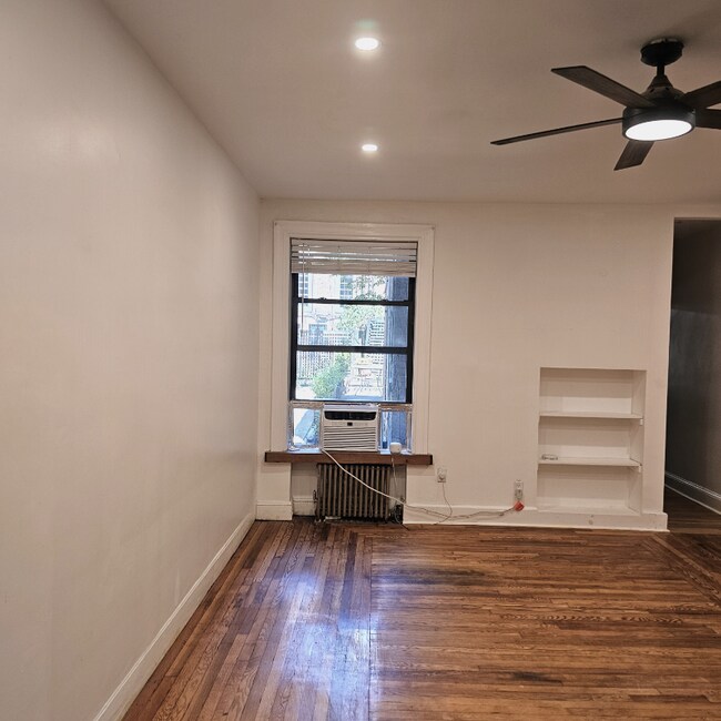 Foto del edificio - 243 W 100th St