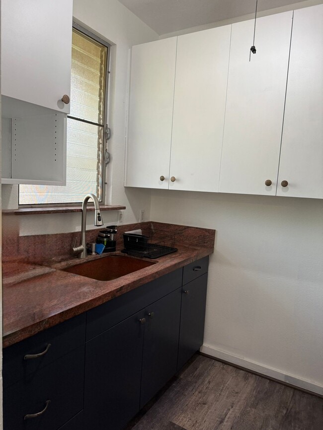 Cocina - 5112 Kalanianaole Hwy